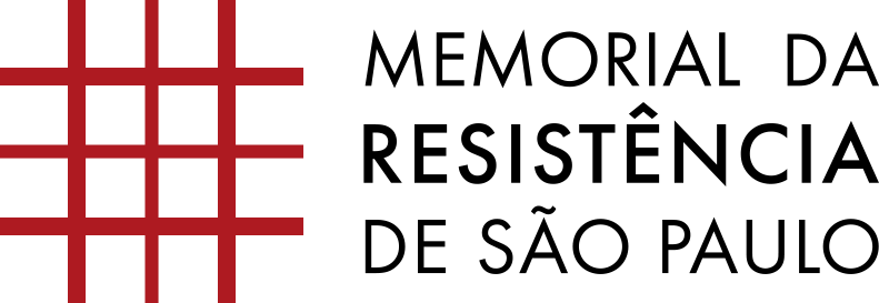 Logomarca composta por uma grade de cor vermelha à esquerda e à direita escrito em cor preta Memorial da Resistência de São Paulo